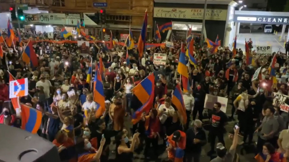 В Лос-Анджелесе прошла многотысячная акция протеста против действий Турции и Азербайджана (видео)
