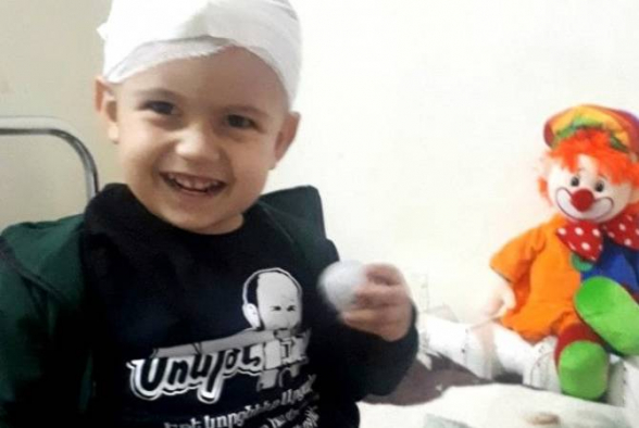 Раненый в Арцахе 2-летний мальчик идет на поправку