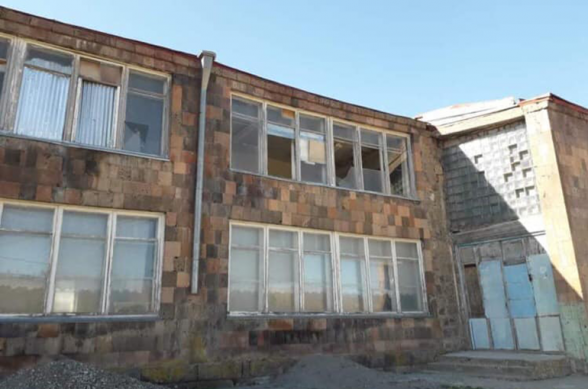 В Гегаркуникском марзе 2 школы повреждены в результате ударов беспилотниками