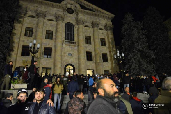 Граждане находились в здании НС: требовали отставки Никола Пашиняна (видео)