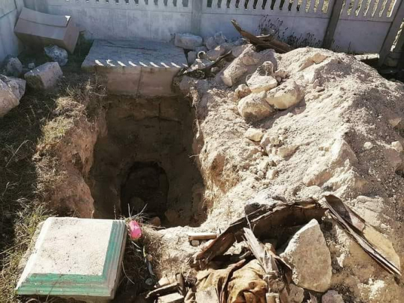 Մինչև ազգի դավաճան եք սատարում, ուզում եմ կիսվել էս նկարով