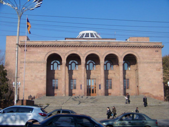 Президиум Академии наук Армении потребовал отставки правительства и премьера Пашиняна