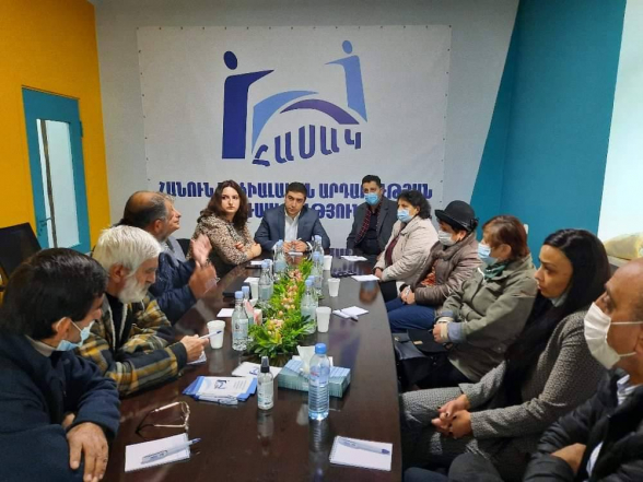 Տեղի է ունեցել հանդիպում Շուշիի քաղաքապետ Արծվիկ Սարգսյանի և Շուշիի մի շարք բնակիչների հետ, որոնք պատերազմի օրերին տեղափոխվել էին Երևան