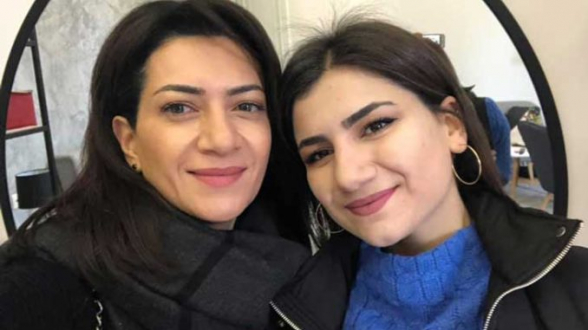Анну Акопян и ее дочерей в московском аэропорту встретили выкриками «Предатели» (видео)