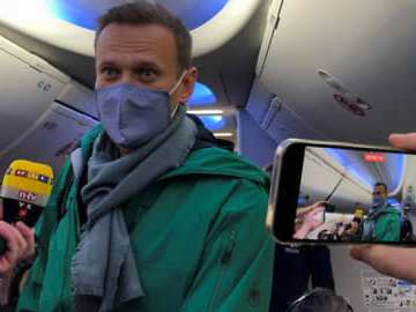 Алексея Навального взяли под стражу до суда