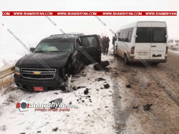 Սյունիքի մարզում 61-ամյա վարորդը Mercedes-ով բախվել է Հայաստանում ԱՄՆ դեսպանատան Chevrolet-ին. կան վիրավորներ