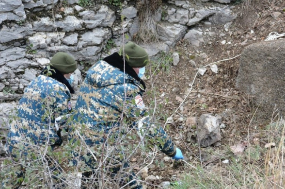В Арцахе обнаружены останки 1 военнослужащего и 3 гражданских лиц