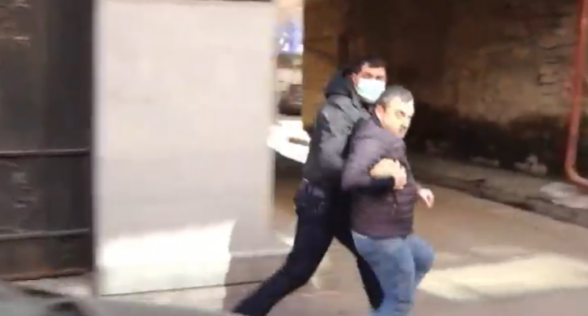 Полиция попыталась задержать Ишхана Сагателяна (видео)