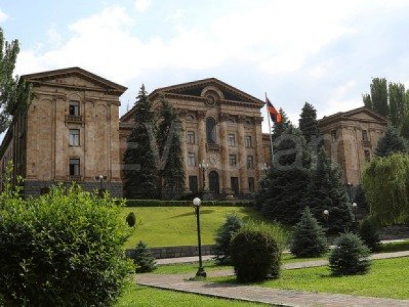 Парламентская оппозиция созывает внеочередное заседание НС Армении