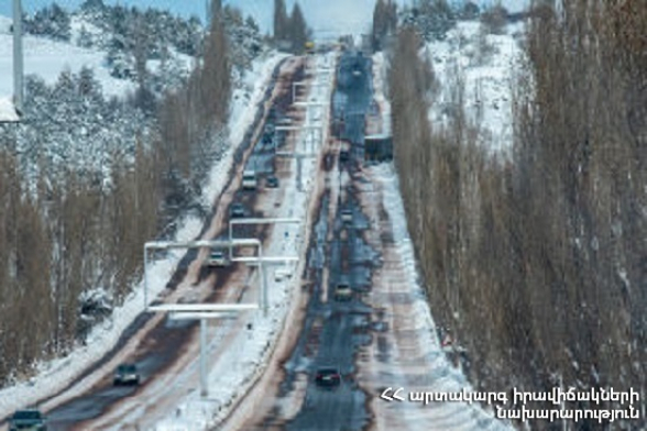 Дорога Степанцминда-Ларс открыта для всех видов автотранспорта: со стороны РФ скопилось более 480 грузовиков