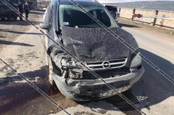 Արարատի մարզում բախվել են Opel Zafira-ն ու «Արարատ-Արմենիա» ֆուտբոլային ակումբի Ford Transit-ը. կա վիրավոր