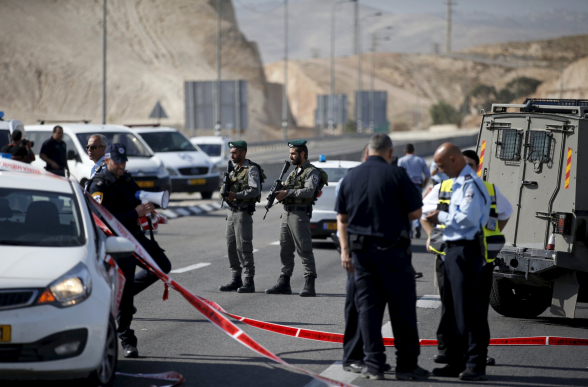Израильские военные застрелили направившего на них автомобиль палестинца