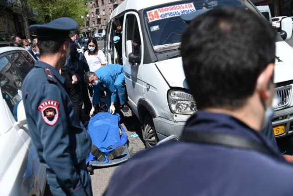 В одной из маршруток в Ереване убит человек