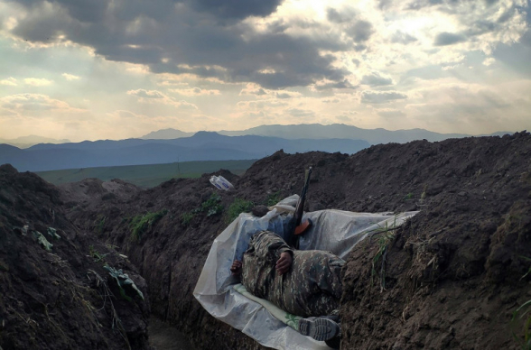 Խրամատում քնած զինվորը. Վաղինակ Ղազարյանի պատերազմական լուսանկարը «World Press Photo» միջազգային մրցանակաբաշխության «Ժամանակակից խնդիրներ» անվանակարգում 3-րդ մրցանակն է շահել