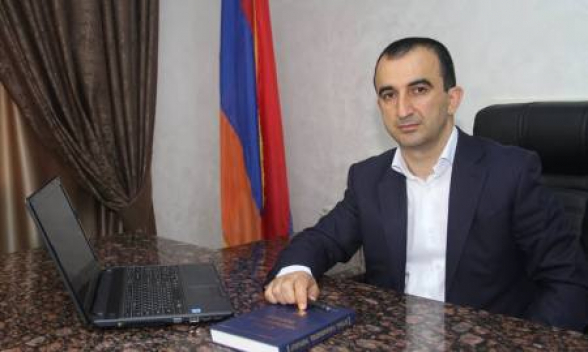 Քննվեց Մեղրիի քաղաքապետի ձերբակալության իրավաչափության հարցը, դատարանի բակում նրա աջակիցներն էին (տեսանյութ)