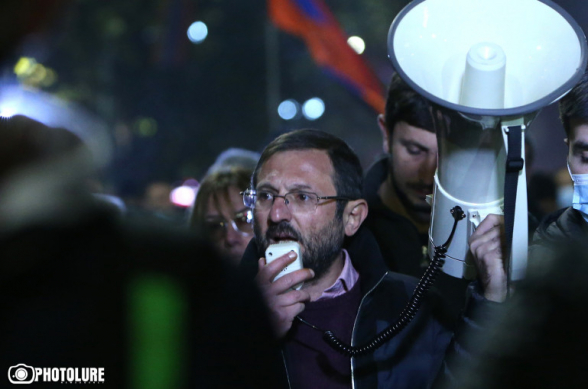 Во время факельного шествия полиция задержала одного молодого человека – Гехам Манукян