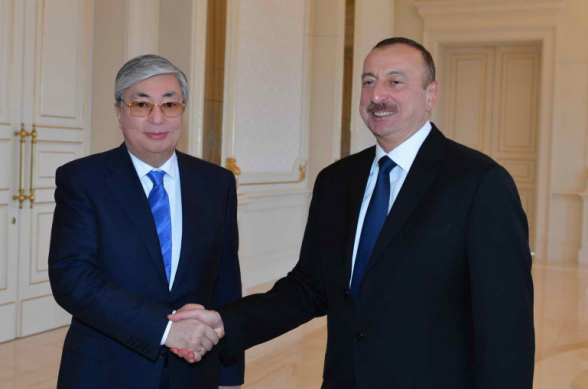 Алиев обсудил ситуацию в Сюнике с президентом Казахстана Токаевым