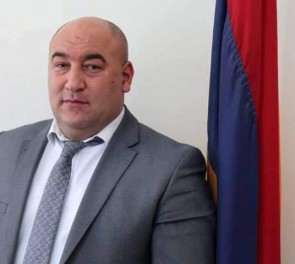 Սիրելի ժողովուրդ, այս ընտրություններին հայ ազգը հանձնում է իր գոյության ամենաբարդ քննությունը, և քննասեղանին դրված է ըստ էության 2 քննաթերթիկ` արժանի՞ ենք պետություն ունենալուն, թե՞ ոչ