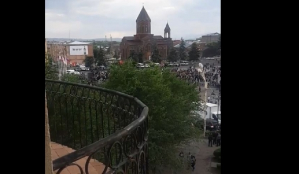Գյումրիում Փաշինյանի հանրահավաքն անցել է դատարկ հրապարակում (տեսանյութ)