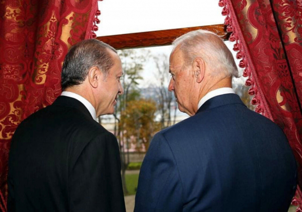 Эрдоган заявил о планах обсудить с Байденом противоречия двух стран