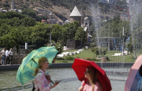 В Грузии отменили комендантский час, введенный в ноябре из-за COVID-19