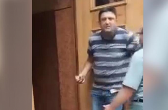 Ուկրաինայում անհայտ տղամարդը ներխուժել է կառավարական շենք և սպառնում է պայթեցնել այն (տեսանյութ)