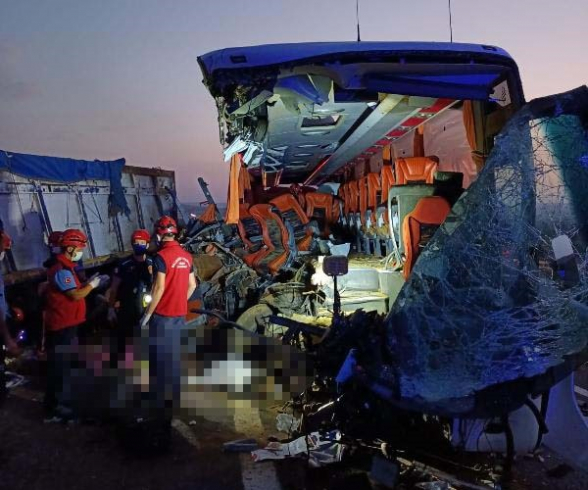 В Турции 9 человек погибли и 30 пострадали в ДТП с туристическим автобусом (фото)