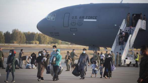 США опасаются, что около 100 эвакуированных афганцев связаны с террористами