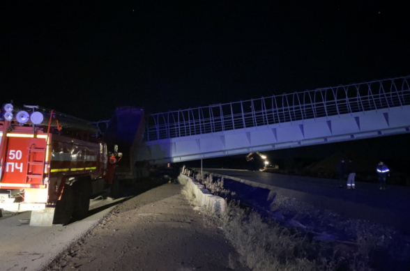 ՌԴ-ում վարորդի սխալի պատճառով վերգետնյա հետիոտնային անցում է փլուզվել. կան զոհեր (տեսանյութ)