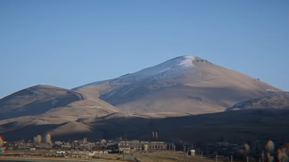 «Кому нужны заснеженные горы?»: враг скопил в горах Гегаркуника военную технику (видео)