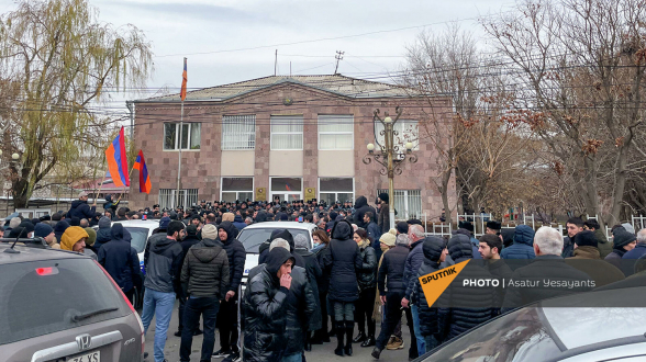 Заседание Совета старейшин Паракара не состоялось: выбрать главу общины снова не удалось (видео)