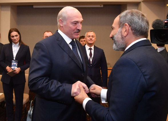 Лукашенко приходит Пашиняну на помощь