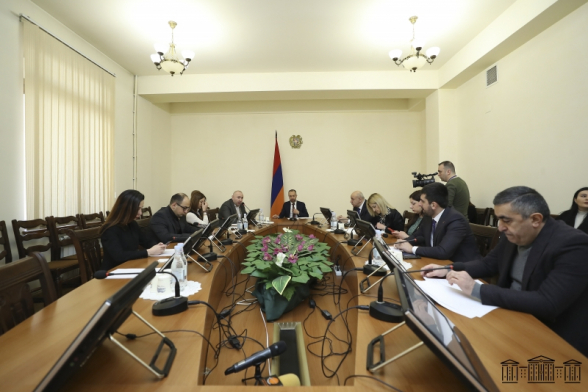 Ստանդարտ ճանապարհով՝ ընդդեմ պետական շահի