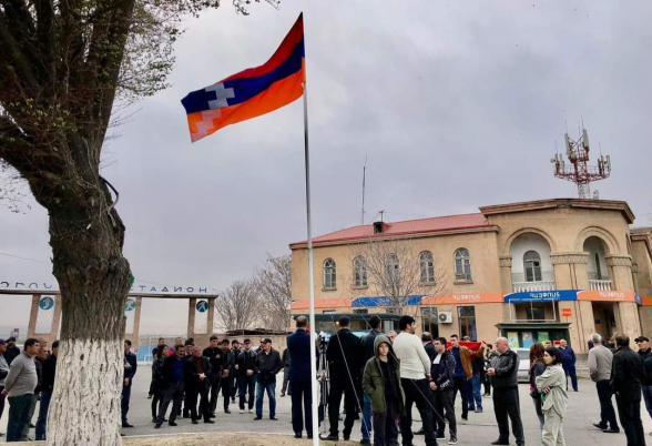 В Арташате и Спитаке установили флаги Арцаха (видео)