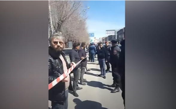 Пашинян в Гюмри: граждане проводят акцию протеста (видео)