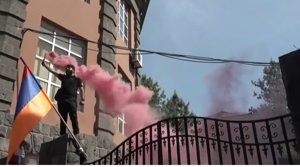 «Երիտասարդի ձայնը» նախաձեռնության իրազեկման ակցիան՝ Երևանում․ կան բերման ենթարկվածներ (տեսանյութ)