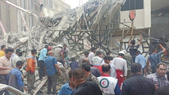В Иране обрушилось 10-этажное здание: есть погибшие