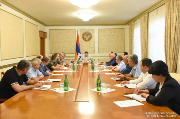 Азербайджан через миротворцев предъявил требование в ближайшее время организовать передвижение по новому маршруту: Араик Арутюнян созвал заседание Совбеза