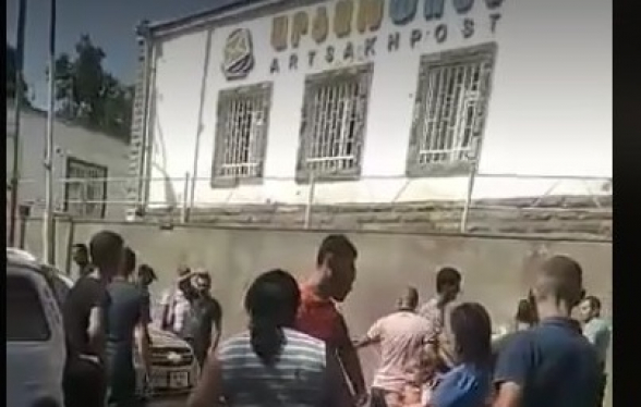 Չեմ հասկանում՝ էս ոստիկանները մե՞ր կողմից են, թե՞ թուրքի. Բերձորի բնակիչները ճանապարհ են փակել (տեսանյութ)