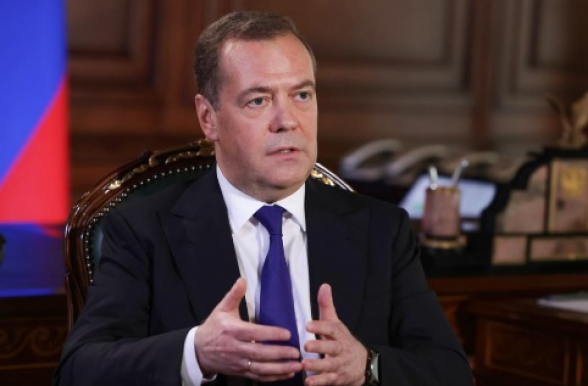 Россия будет добиваться мира с Украиной на своих условиях – Медведев