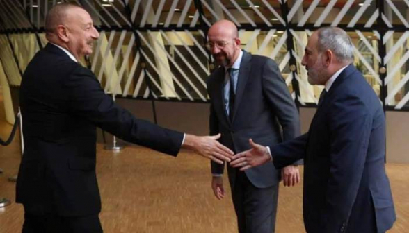 Пашинян и Алиев решили в Брюсселе вопрос будущего российских миротворцев в Арцахе