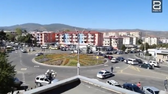 Լռության րոպե Ստեփանակերտում. դադարել է անգամ ավտոմեքենաների երթևեկությունը (տեսանյութ)