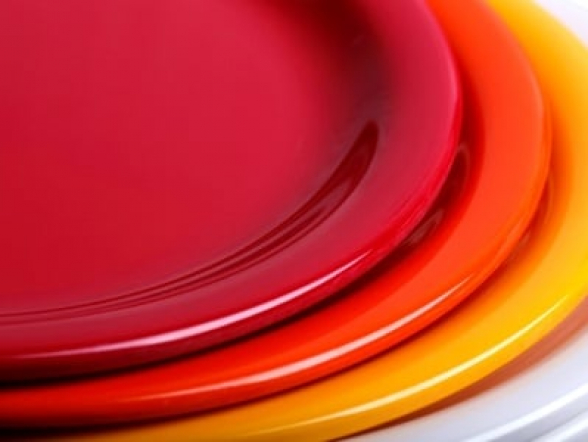 Գիտնականները պարզել են, թե որ գույնի ափսեներում է ուտելիքն անհամ թվում