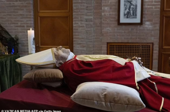Վատիկանը ցույց է տվել նախօրեին մահացած Հռոմի նախկին պապ Բենեդիկտոս XVI-րդին