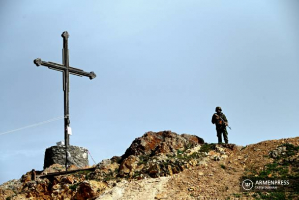 В результате выстрела противника ранен армянский военнослужащий