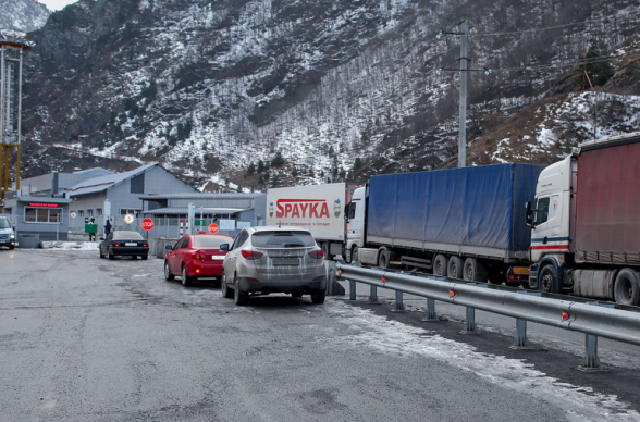 Լարսը փակ է բեռնատար ավտոմեքենաների համար