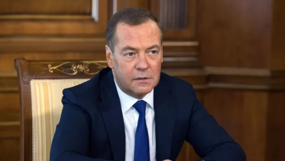 Великобритания де-факто ведет войну с Россией – Медведев