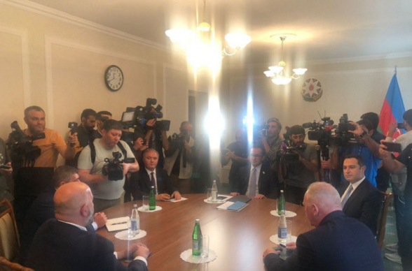 В Евлахе проходит встреча представителей Республики Арцах и Азербайджана