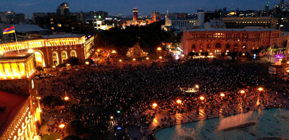 Митинг на площади Республики (видео)