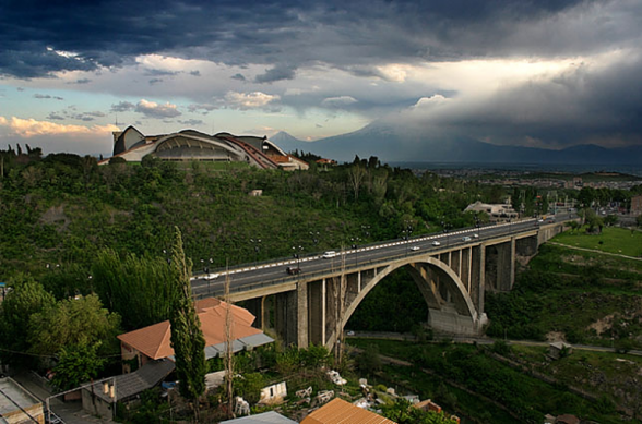 Քաղաքացին ժամերի ընթացքում երկու անգամ փորձել է նետվել Երևանի Կիևյան կամրջից